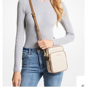 New without tags crossover body purse